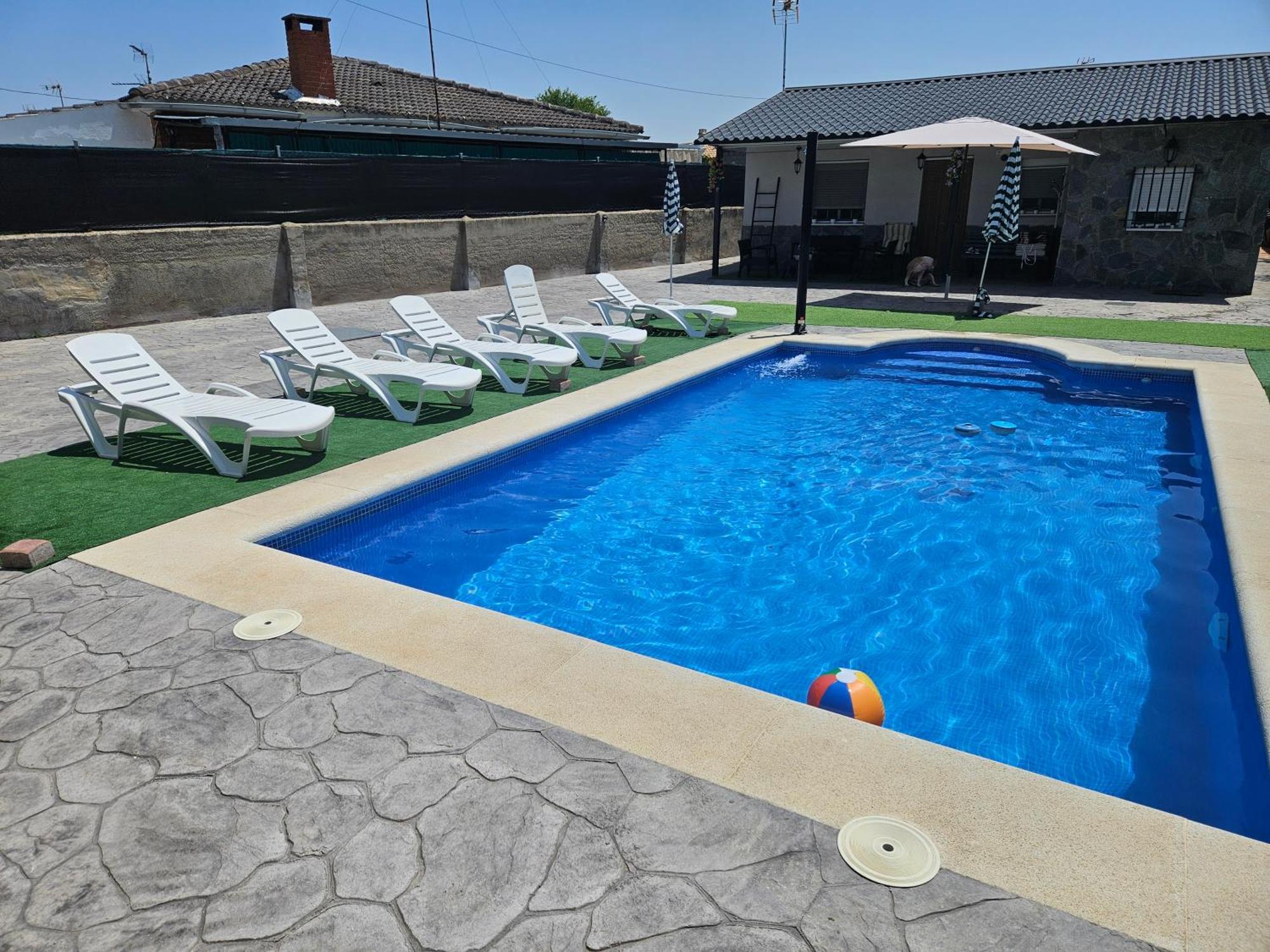 Chalet Con Piscina 50 Minutos Madrid En Escalona Толедо Екстериор снимка